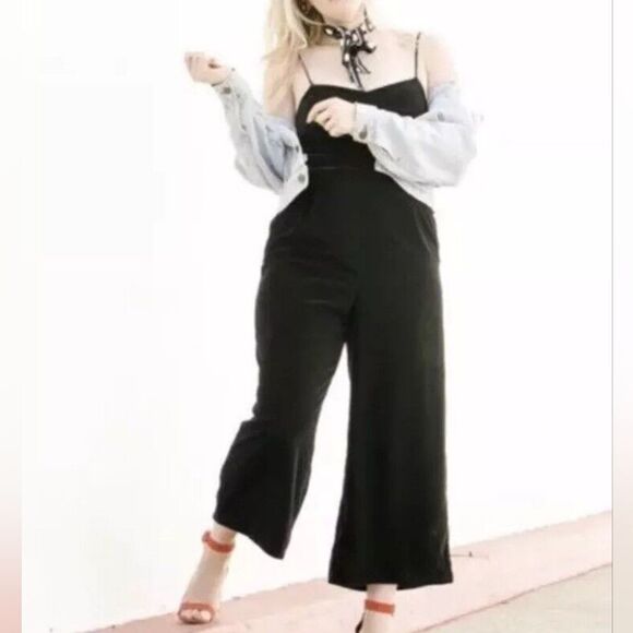 J.Crew Black Crop Velvet Jumpsuit Size 10 - Picture 1 of 15